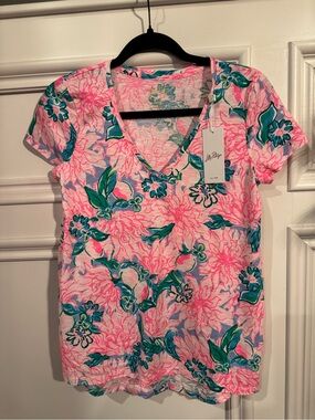 NWT Lilly Pulitzer Etta Pink Tropical V-Neck Tee
